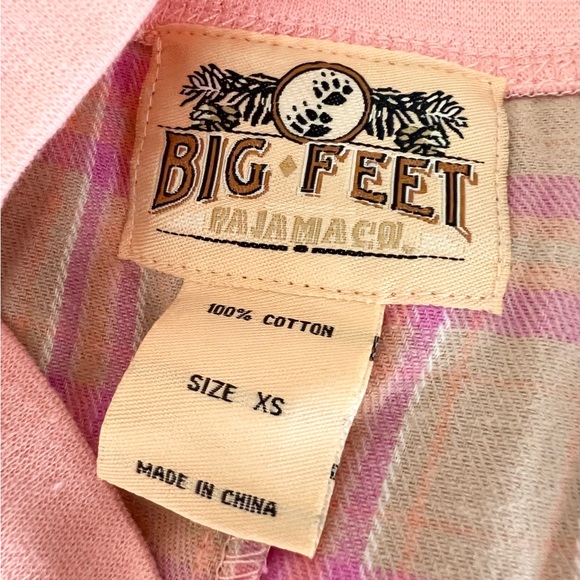 Big Feet adult footed pajamas New with tags size XS peach pink flannel - Picture 7 of 7